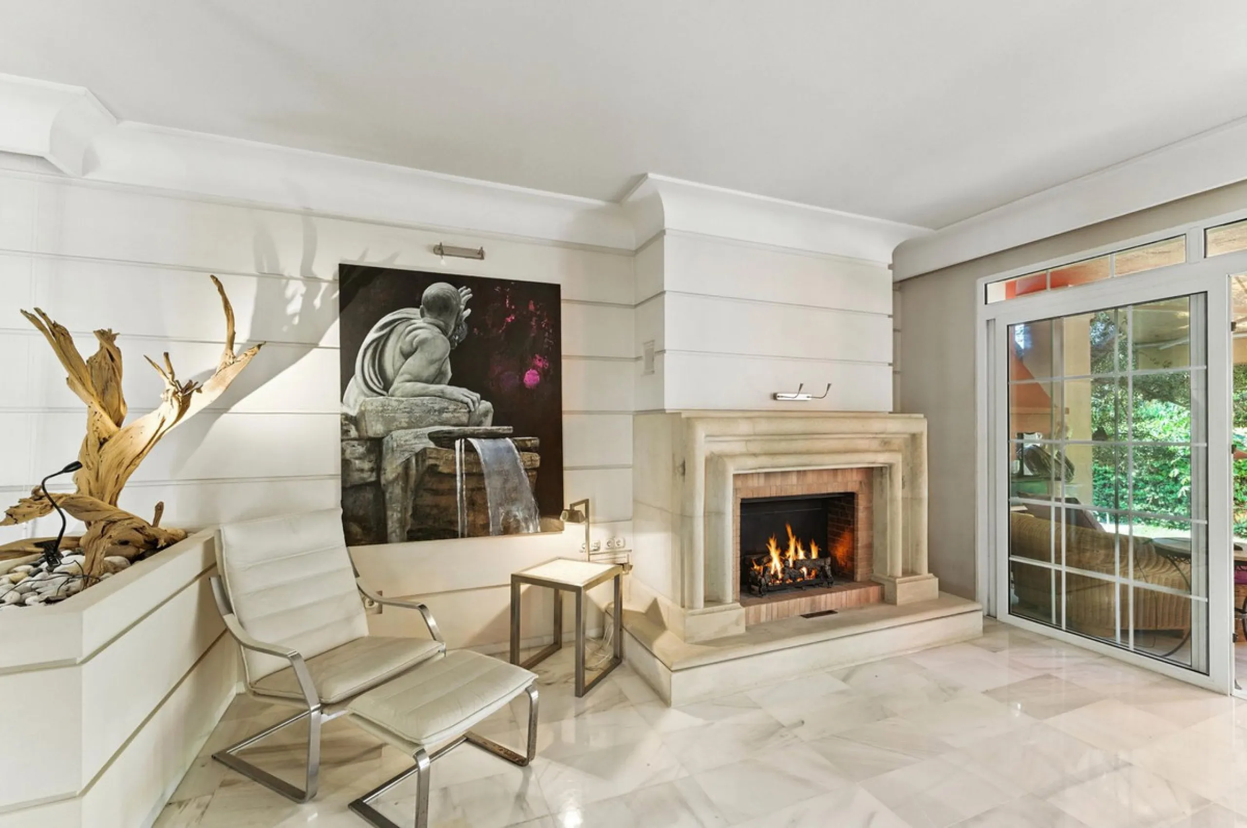 Discover the timeless charm of Andalusian architecture combined with modern luxury in this exceptional villa, ideally situated in the heart of Marbella Centro. Just a short walk from the historic Old Town and the beach, this magnificent single-family resi