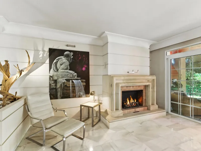 Discover the timeless charm of Andalusian architecture combined with modern luxury in this exceptional villa, ideally situated in the heart of Marbella Centro. Just a short walk from the historic Old Town and the beach, this magnificent single-family resi