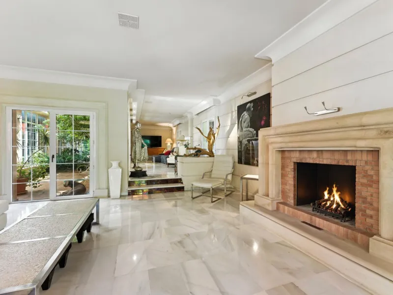 Discover the timeless charm of Andalusian architecture combined with modern luxury in this exceptional villa, ideally situated in the heart of Marbella Centro. Just a short walk from the historic Old Town and the beach, this magnificent single-family resi