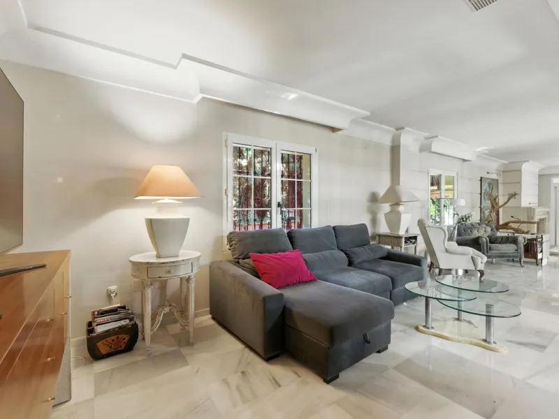 Discover the timeless charm of Andalusian architecture combined with modern luxury in this exceptional villa, ideally situated in the heart of Marbella Centro. Just a short walk from the historic Old Town and the beach, this magnificent single-family resi