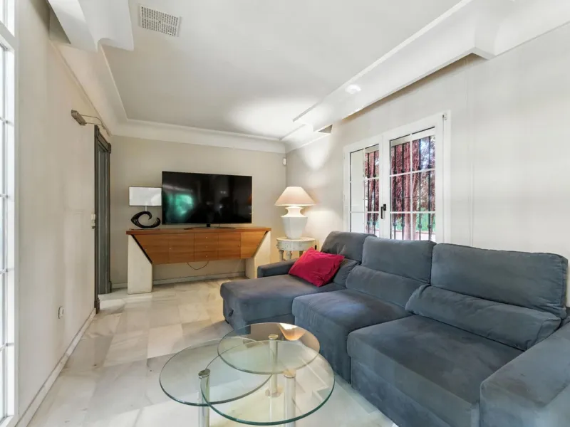Discover the timeless charm of Andalusian architecture combined with modern luxury in this exceptional villa, ideally situated in the heart of Marbella Centro. Just a short walk from the historic Old Town and the beach, this magnificent single-family resi