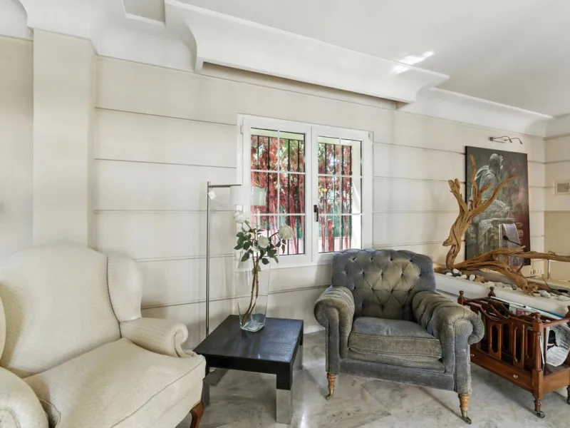 Discover the timeless charm of Andalusian architecture combined with modern luxury in this exceptional villa, ideally situated in the heart of Marbella Centro. Just a short walk from the historic Old Town and the beach, this magnificent single-family resi
