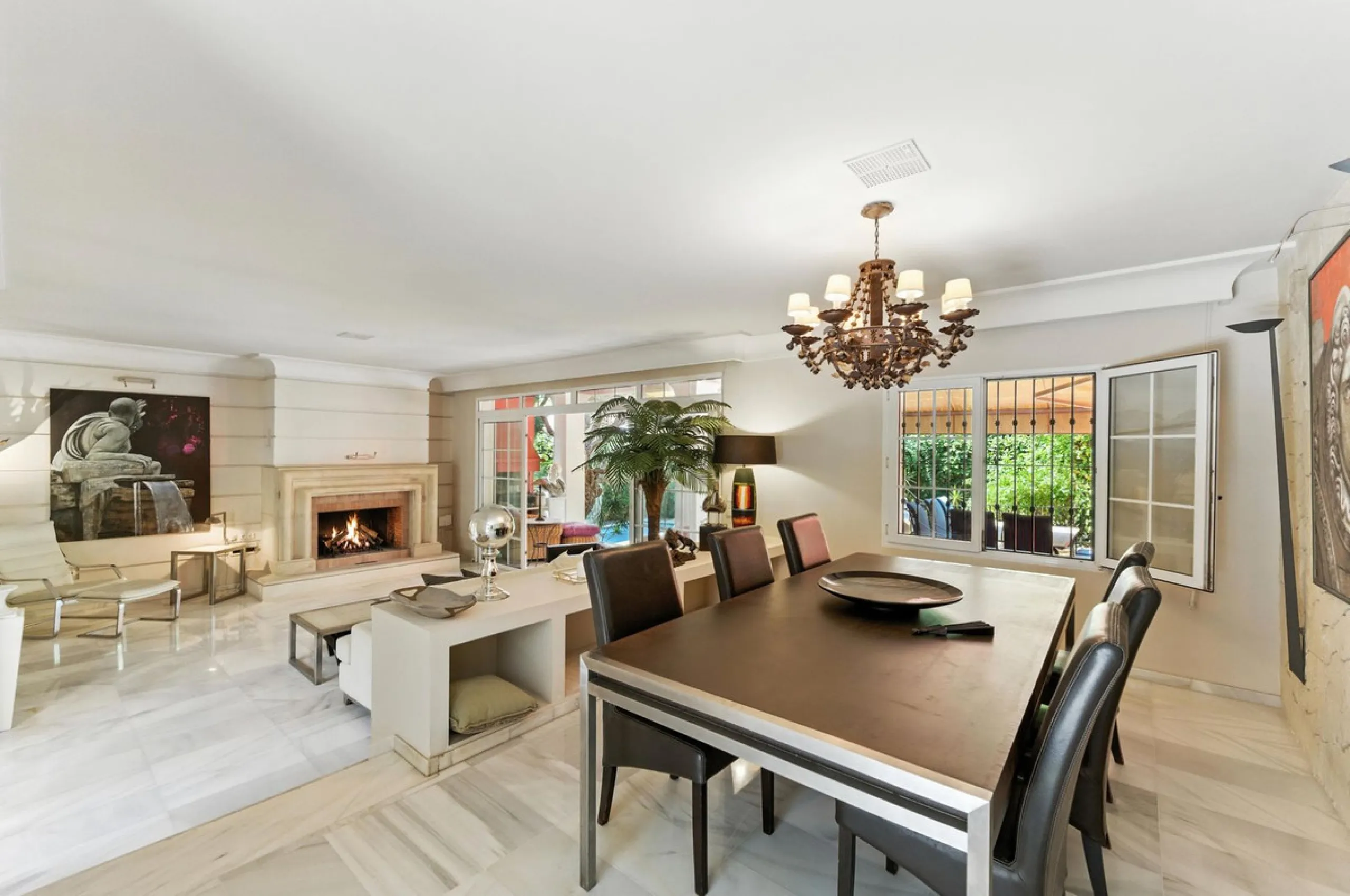 Discover the timeless charm of Andalusian architecture combined with modern luxury in this exceptional villa, ideally situated in the heart of Marbella Centro. Just a short walk from the historic Old Town and the beach, this magnificent single-family resi