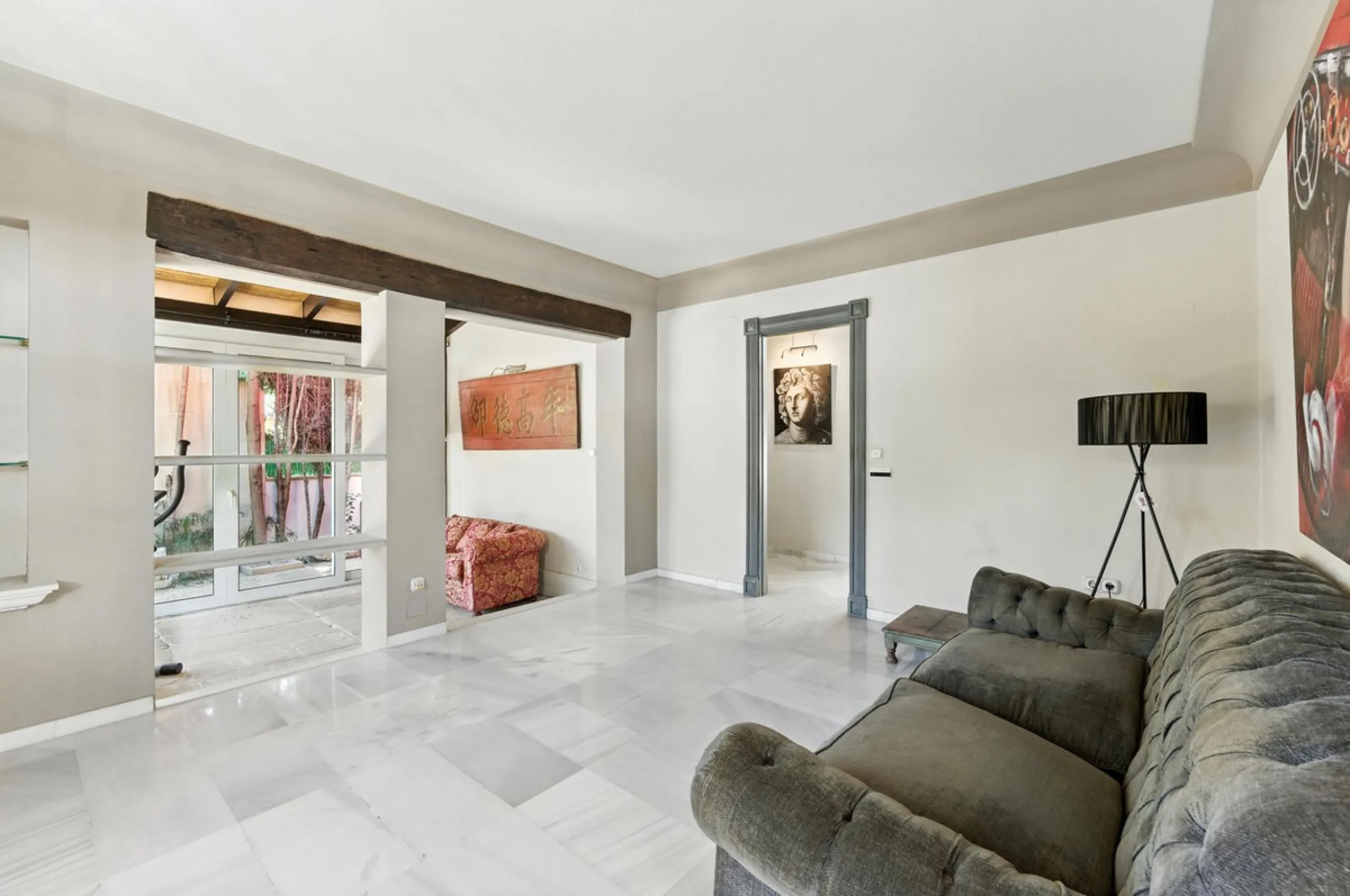 Discover the timeless charm of Andalusian architecture combined with modern luxury in this exceptional villa, ideally situated in the heart of Marbella Centro. Just a short walk from the historic Old Town and the beach, this magnificent single-family resi