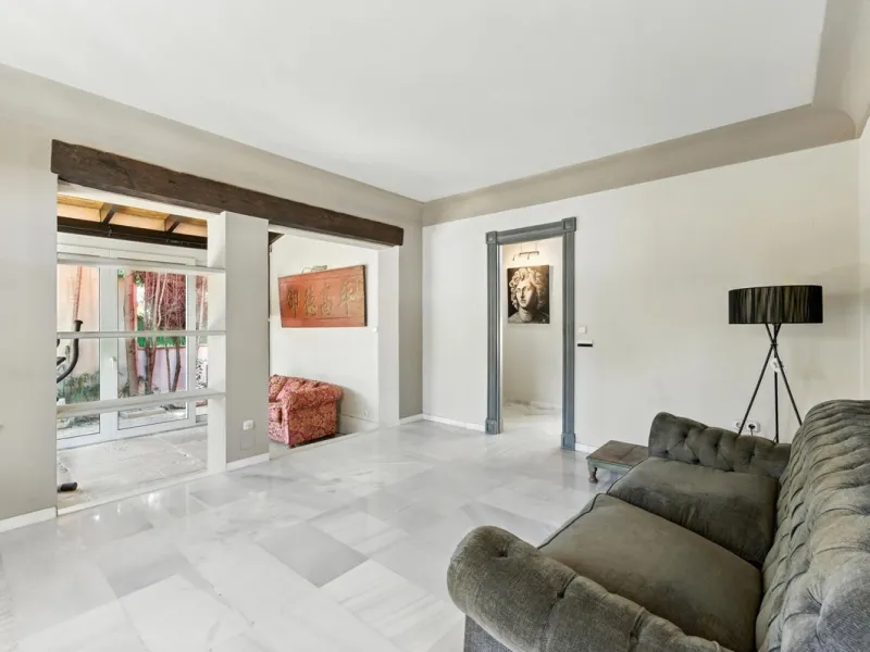 Discover the timeless charm of Andalusian architecture combined with modern luxury in this exceptional villa, ideally situated in the heart of Marbella Centro. Just a short walk from the historic Old Town and the beach, this magnificent single-family resi