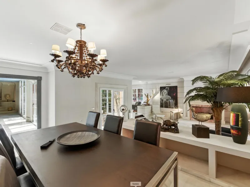 Discover the timeless charm of Andalusian architecture combined with modern luxury in this exceptional villa, ideally situated in the heart of Marbella Centro. Just a short walk from the historic Old Town and the beach, this magnificent single-family resi