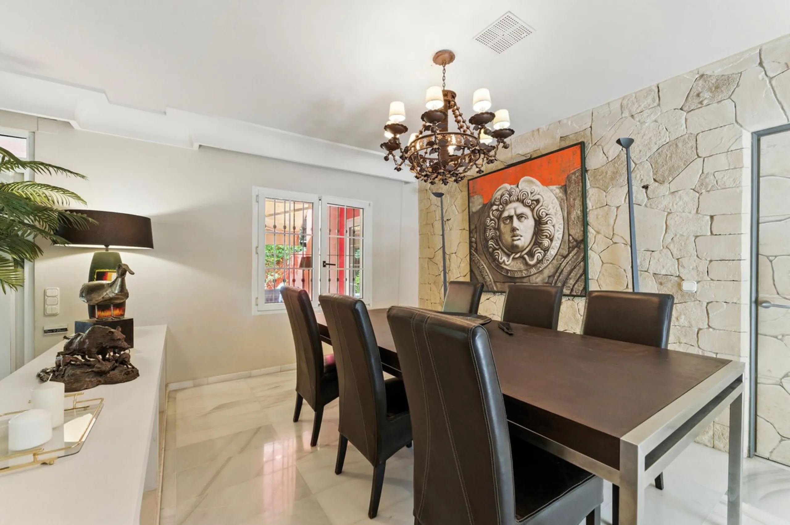 Discover the timeless charm of Andalusian architecture combined with modern luxury in this exceptional villa, ideally situated in the heart of Marbella Centro. Just a short walk from the historic Old Town and the beach, this magnificent single-family resi