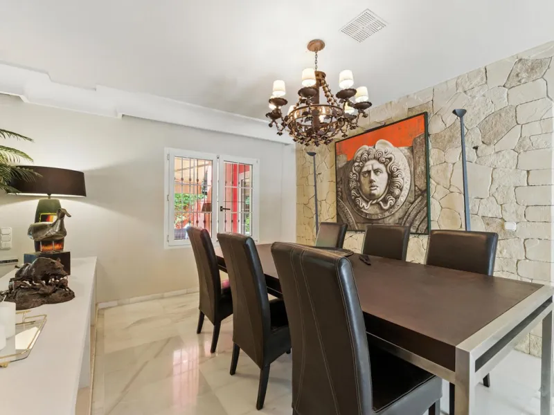 Discover the timeless charm of Andalusian architecture combined with modern luxury in this exceptional villa, ideally situated in the heart of Marbella Centro. Just a short walk from the historic Old Town and the beach, this magnificent single-family resi