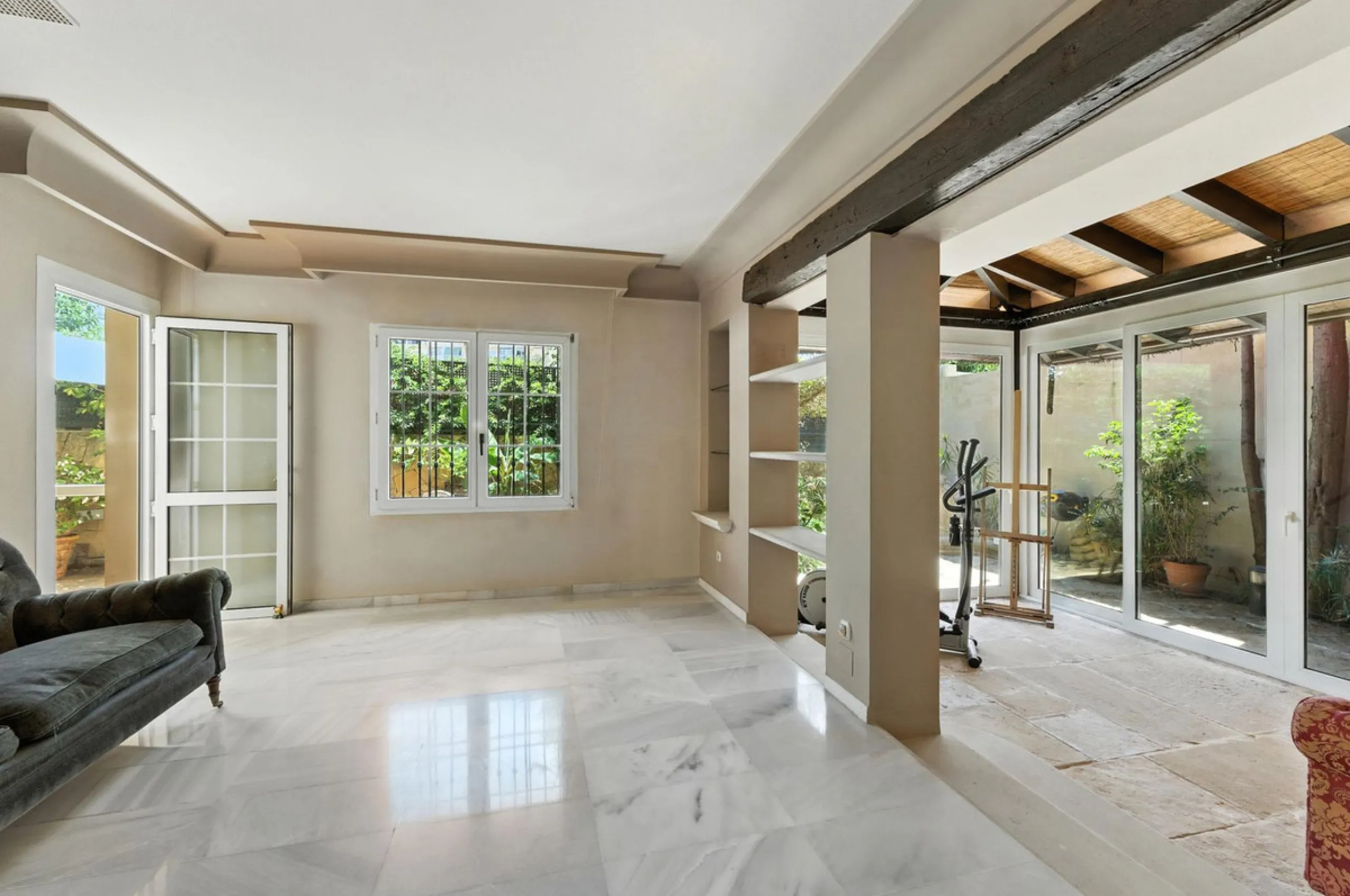 Discover the timeless charm of Andalusian architecture combined with modern luxury in this exceptional villa, ideally situated in the heart of Marbella Centro. Just a short walk from the historic Old Town and the beach, this magnificent single-family resi