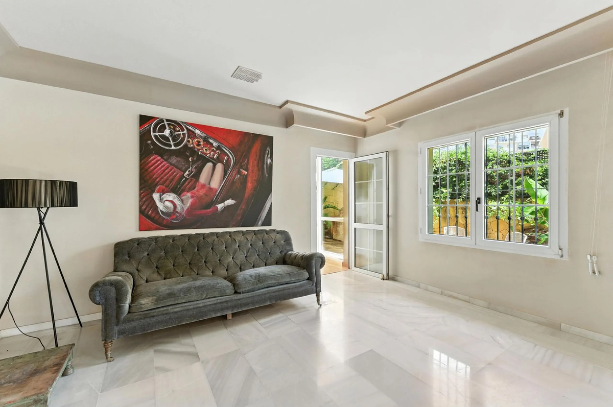 Discover the timeless charm of Andalusian architecture combined with modern luxury in this exceptional villa, ideally situated in the heart of Marbella Centro. Just a short walk from the historic Old Town and the beach, this magnificent single-family resi