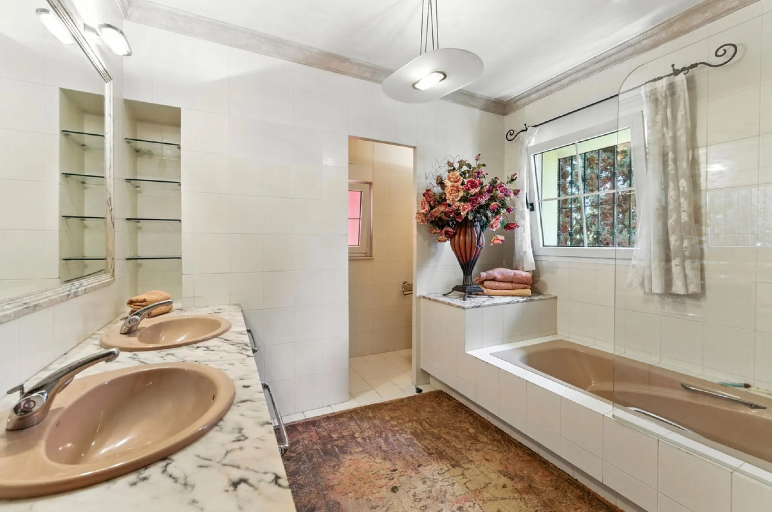 Discover the timeless charm of Andalusian architecture combined with modern luxury in this exceptional villa, ideally situated in the heart of Marbella Centro. Just a short walk from the historic Old Town and the beach, this magnificent single-family resi