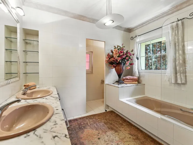 Discover the timeless charm of Andalusian architecture combined with modern luxury in this exceptional villa, ideally situated in the heart of Marbella Centro. Just a short walk from the historic Old Town and the beach, this magnificent single-family resi