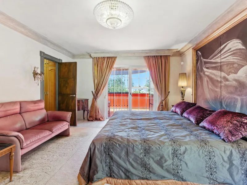 Discover the timeless charm of Andalusian architecture combined with modern luxury in this exceptional villa, ideally situated in the heart of Marbella Centro. Just a short walk from the historic Old Town and the beach, this magnificent single-family resi