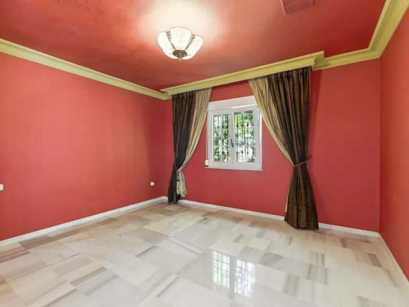 Discover the timeless charm of Andalusian architecture combined with modern luxury in this exceptional villa, ideally situated in the heart of Marbella Centro. Just a short walk from the historic Old Town and the beach, this magnificent single-family resi