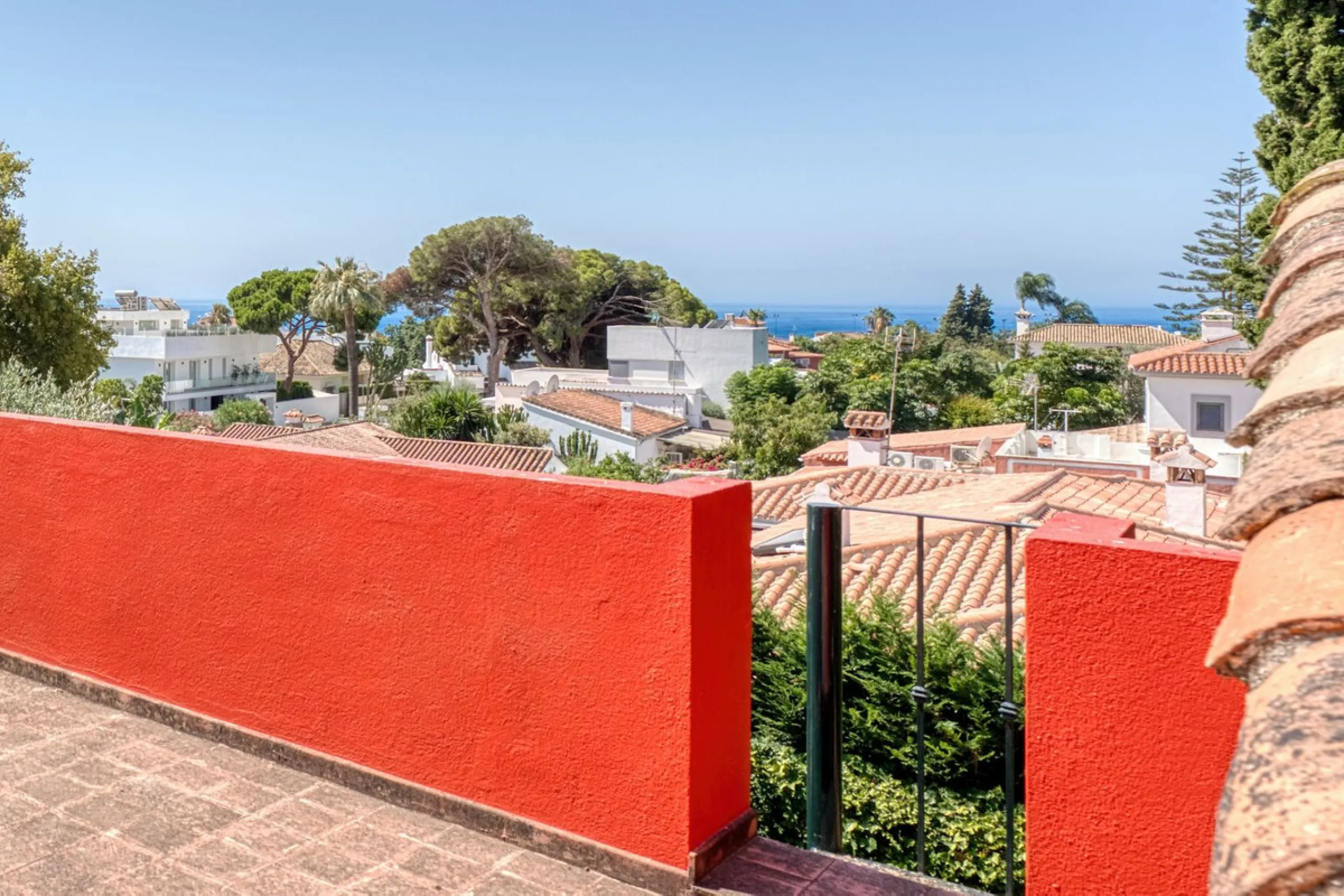 Discover the timeless charm of Andalusian architecture combined with modern luxury in this exceptional villa, ideally situated in the heart of Marbella Centro. Just a short walk from the historic Old Town and the beach, this magnificent single-family resi