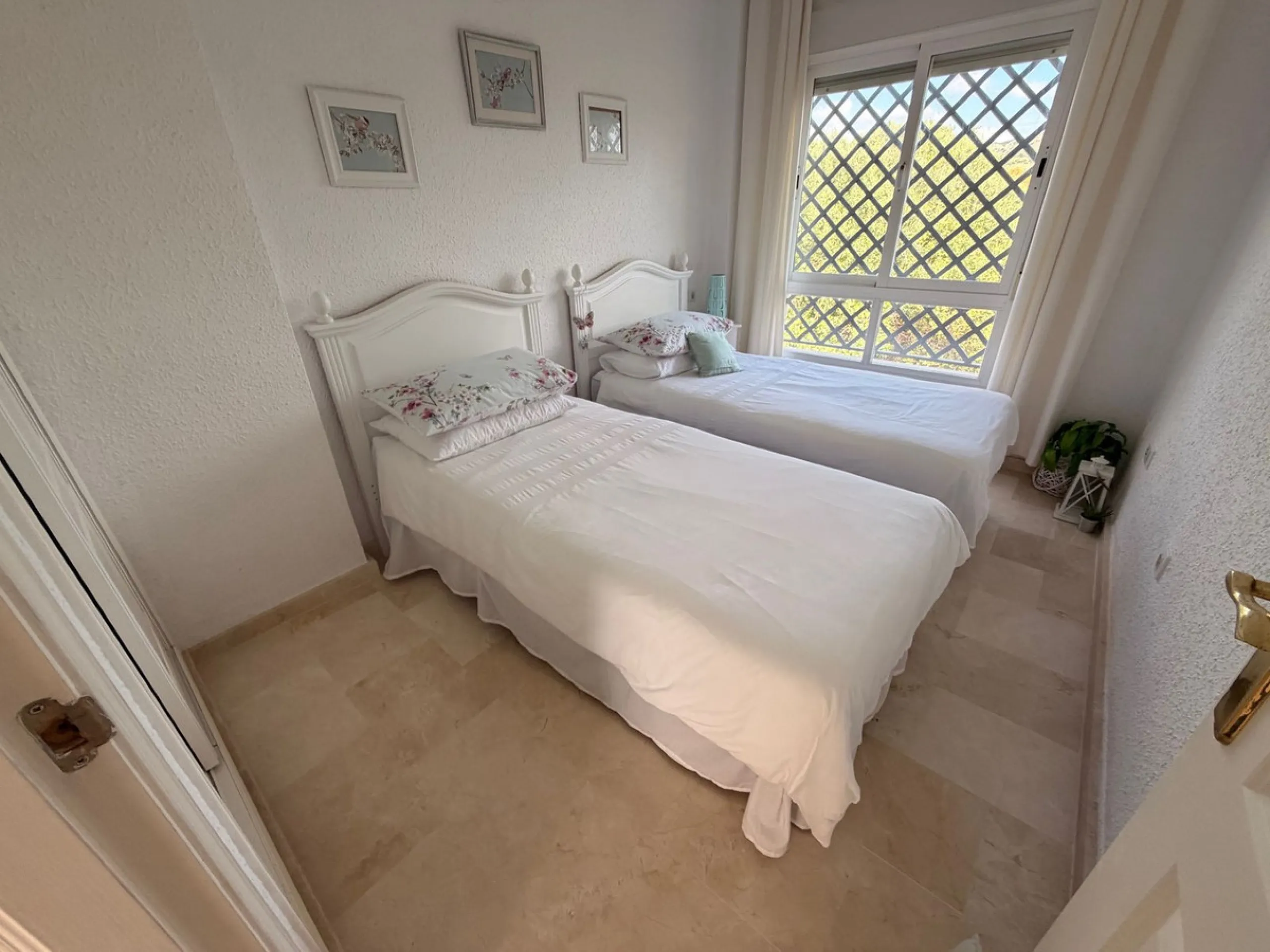 House - Townhouse в продаже в Mijas, Málaga. В доме 4 спален и 3 ванных комнат. Площадь дома 170 м²