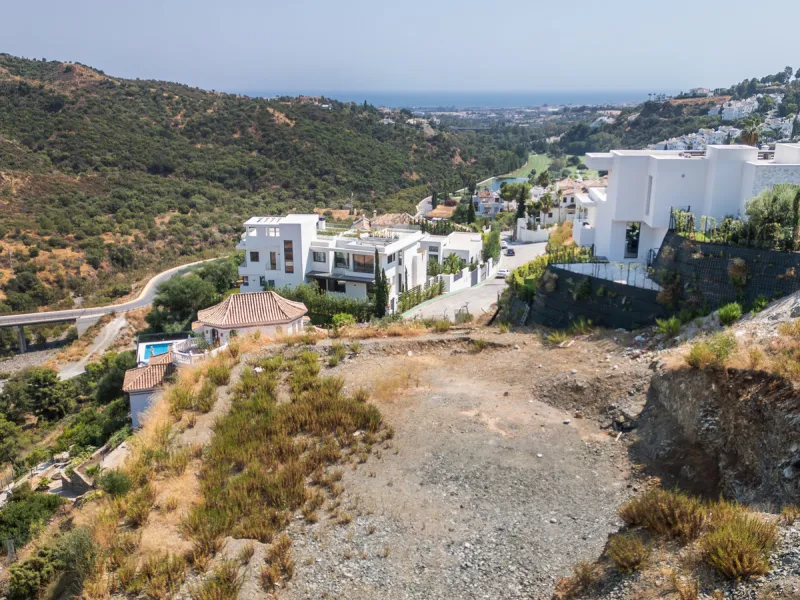 Plot - Land в продаже в Benahavís, Málaga. Площадь участка 1812 м²