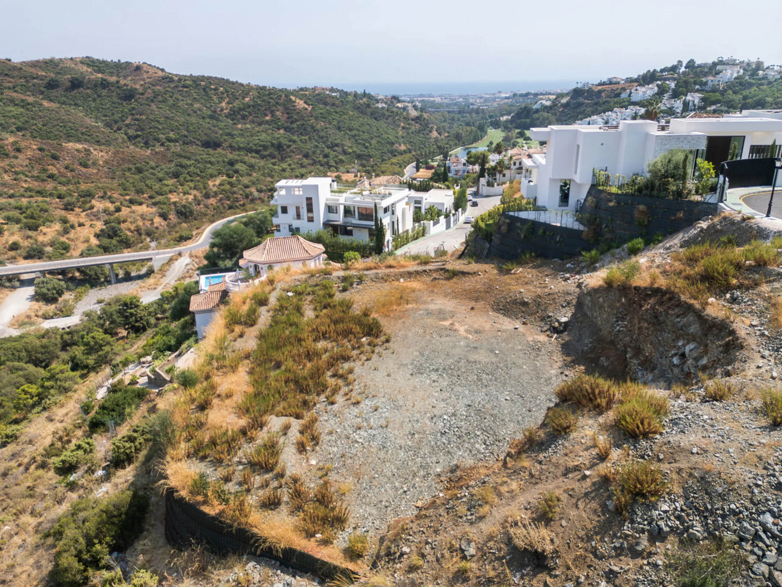 Plot - Land в продаже в Benahavís, Málaga. Площадь участка 1812 м²