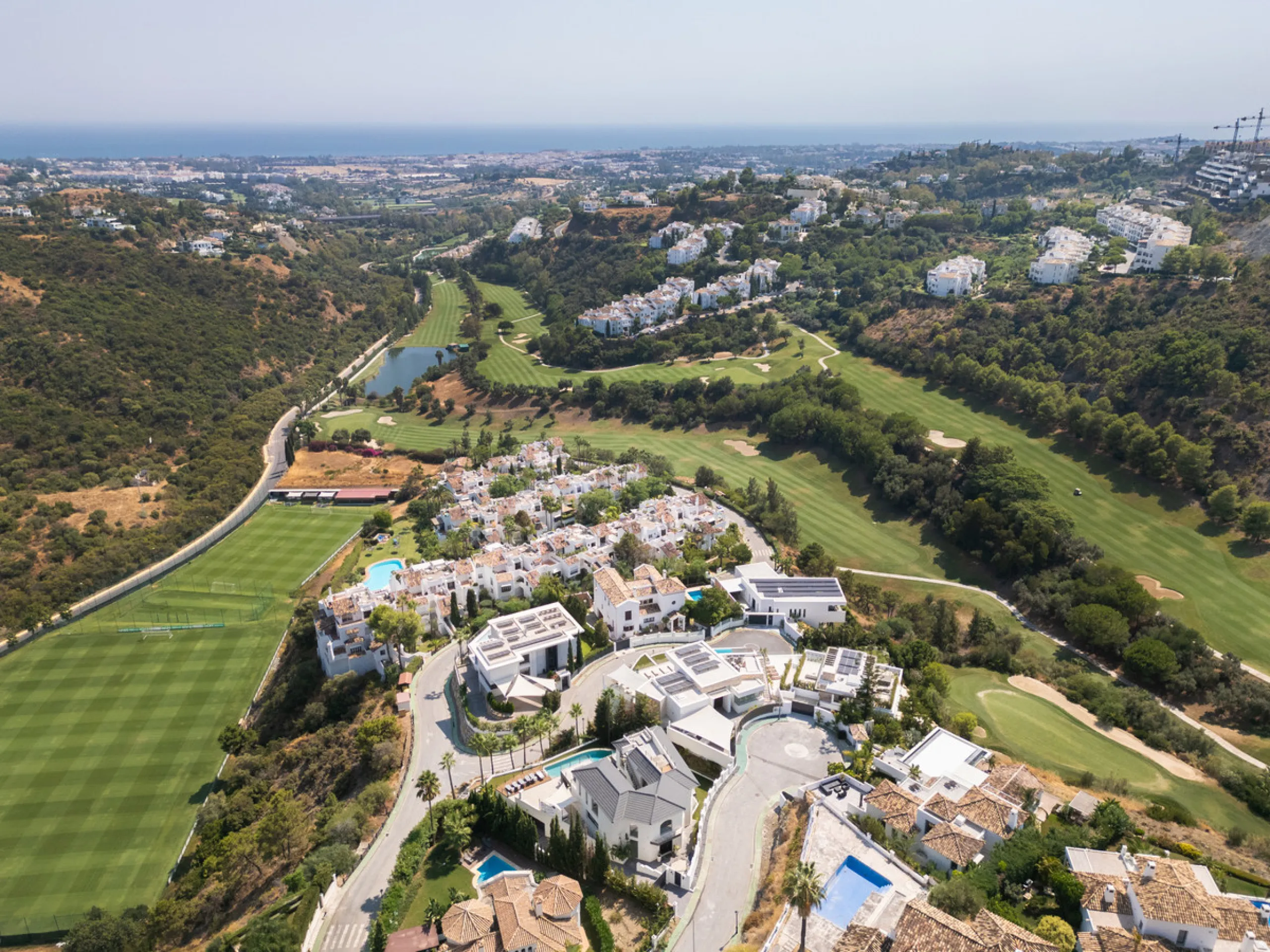 Plot - Land в продаже в Benahavís, Málaga. Площадь участка 1812 м²