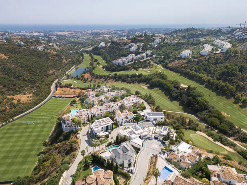 Plot - Land в продаже в Benahavís, Málaga. Площадь участка 1812 м²