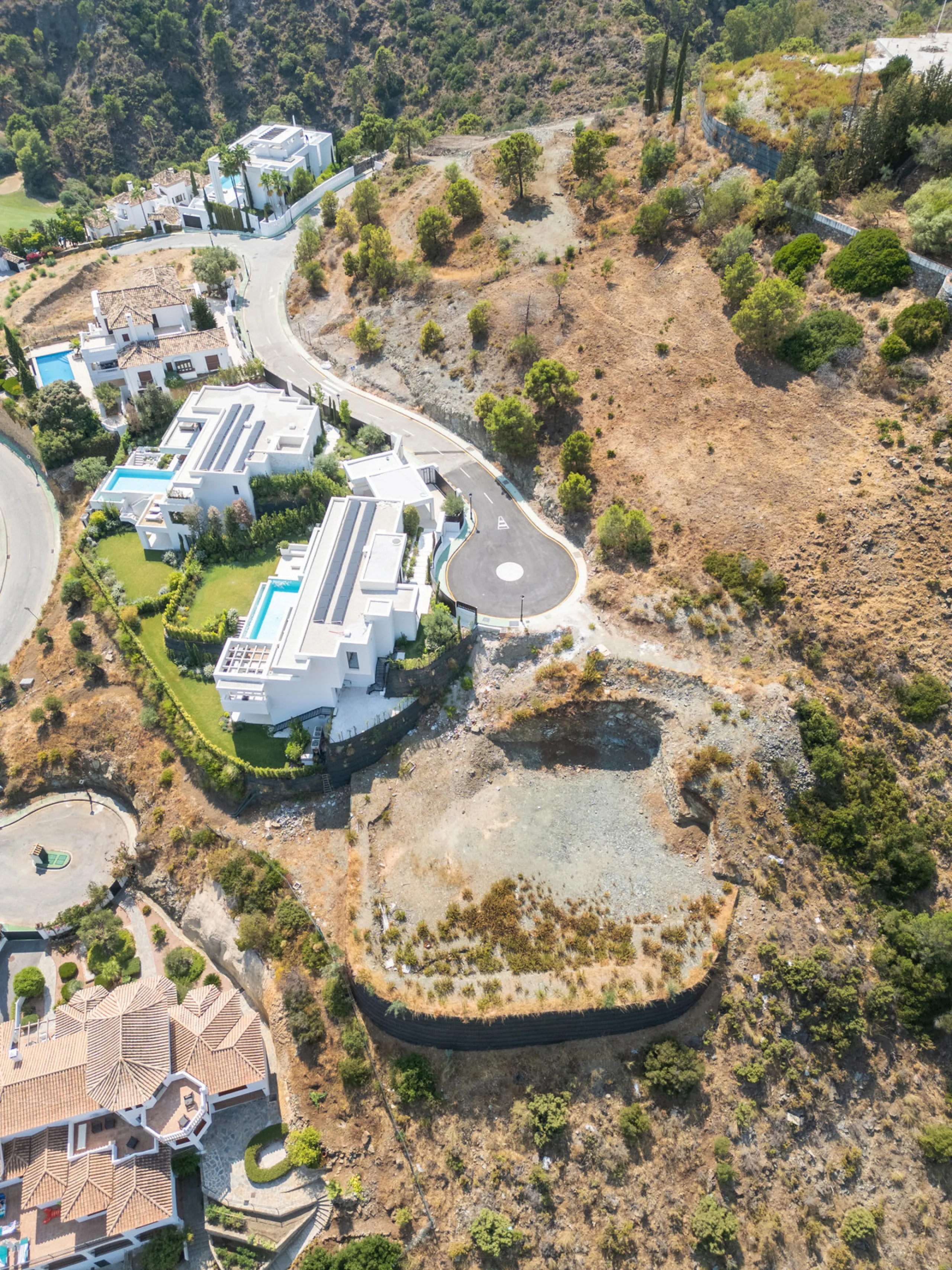 Plot - Land в продаже в Benahavís, Málaga. Площадь участка 1812 м²