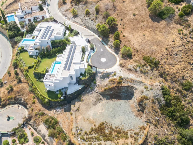 Plot - Land в продаже в Benahavís, Málaga. Площадь участка 1812 м²