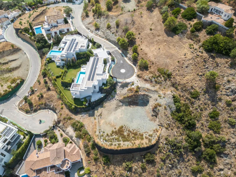 Plot - Land в продаже в Benahavís, Málaga. Площадь участка 1812 м²