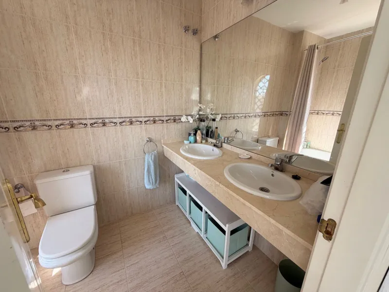House - Townhouse в продаже в Mijas, Málaga. В доме 4 спален и 3 ванных комнат. Площадь дома 170 м²