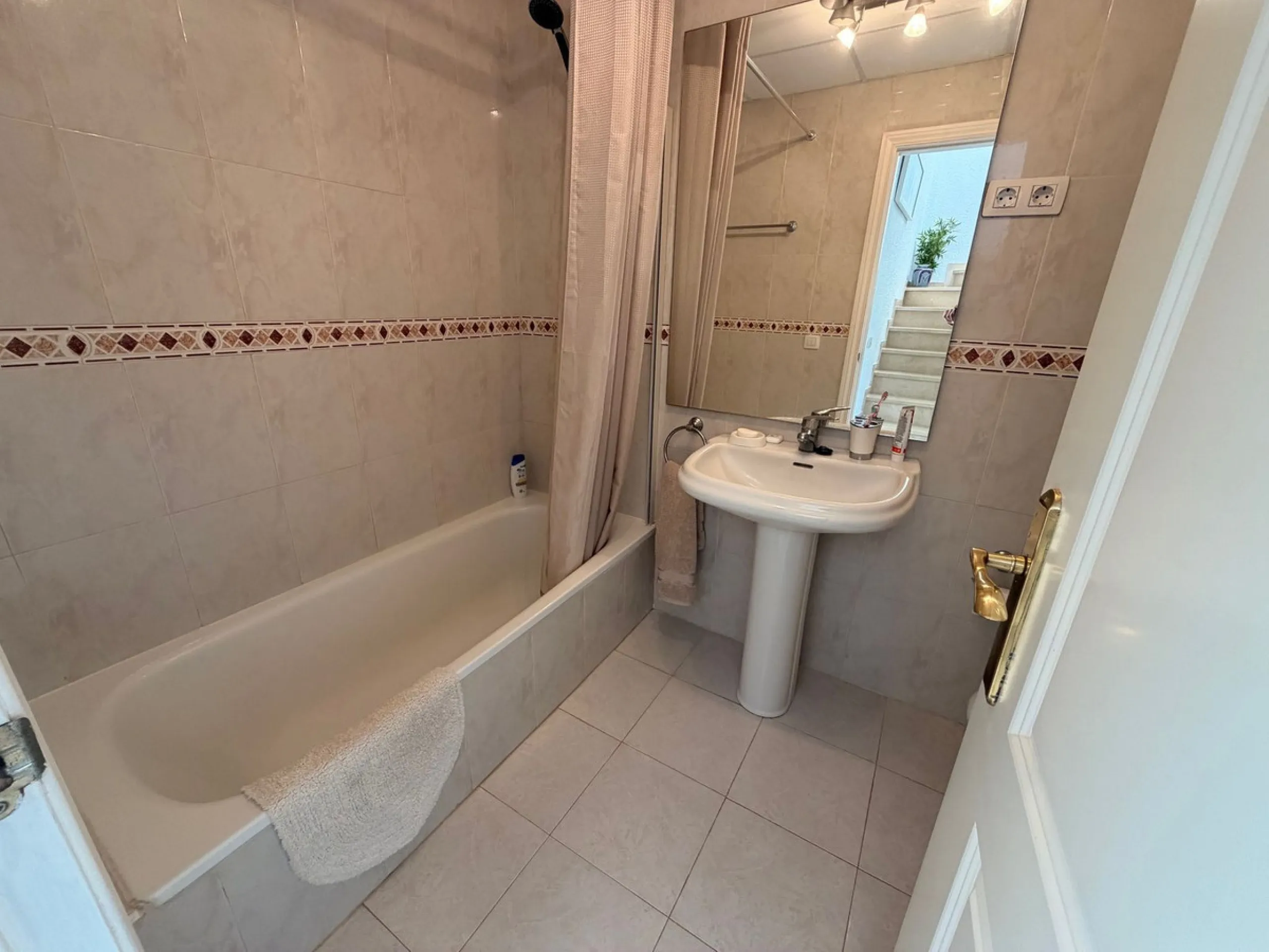 House - Townhouse в продаже в Mijas, Málaga. В доме 4 спален и 3 ванных комнат. Площадь дома 170 м²