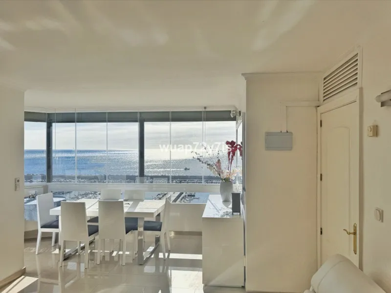 Panoramic Seafront Living: Modern Apartment in the Heart of Fuengirola