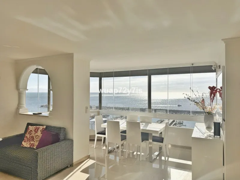 Panoramic Seafront Living: Modern Apartment in the Heart of Fuengirola
