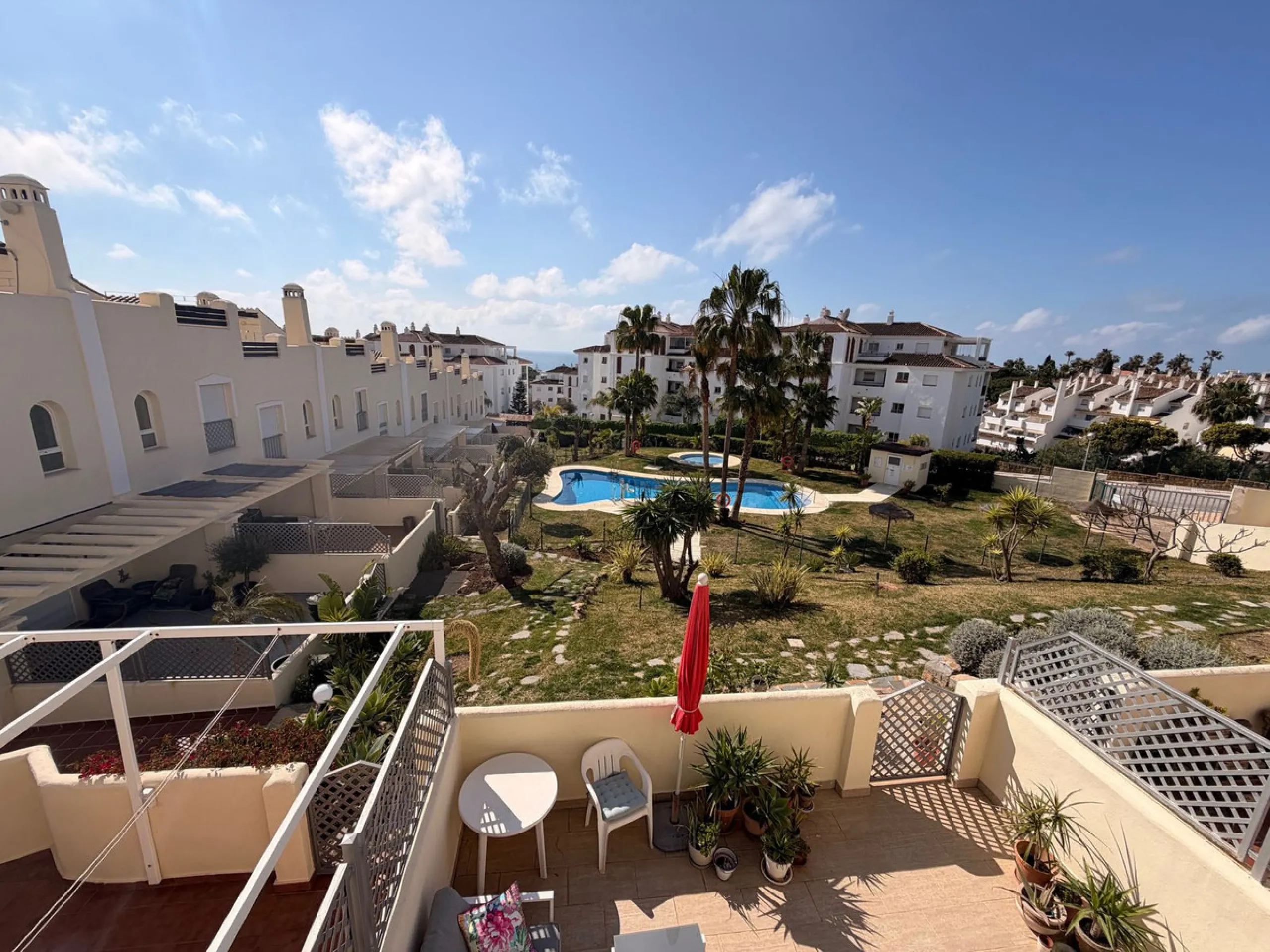 House - Townhouse в продаже в Mijas, Málaga. В доме 4 спален и 3 ванных комнат. Площадь дома 170 м²