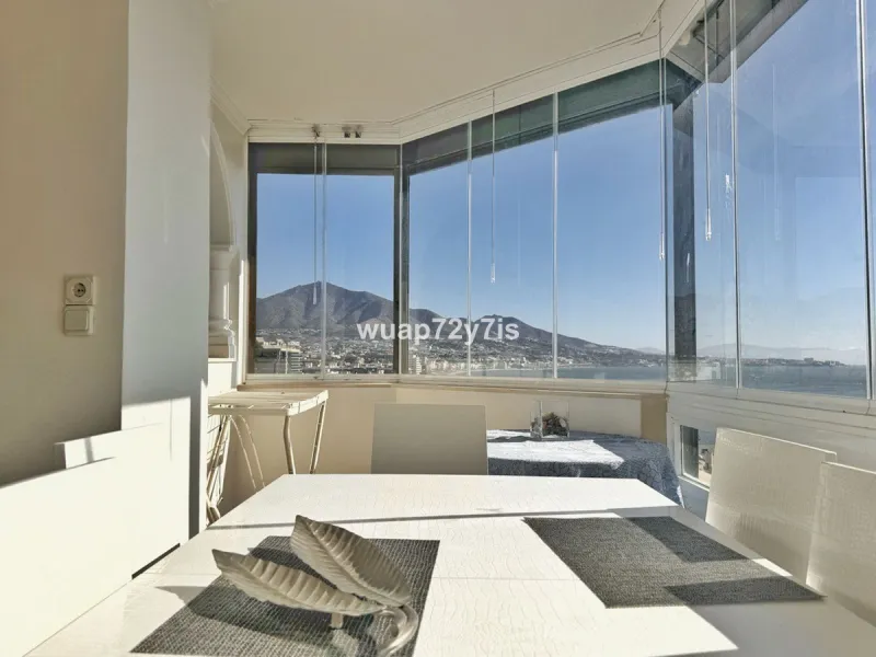 Panoramic Seafront Living: Modern Apartment in the Heart of Fuengirola