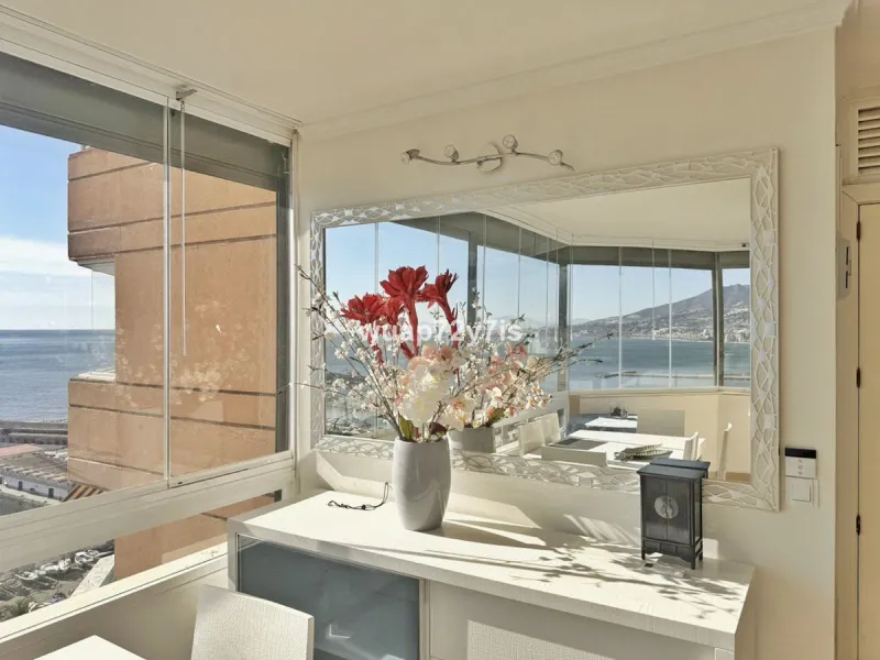 Panoramic Seafront Living: Modern Apartment in the Heart of Fuengirola
