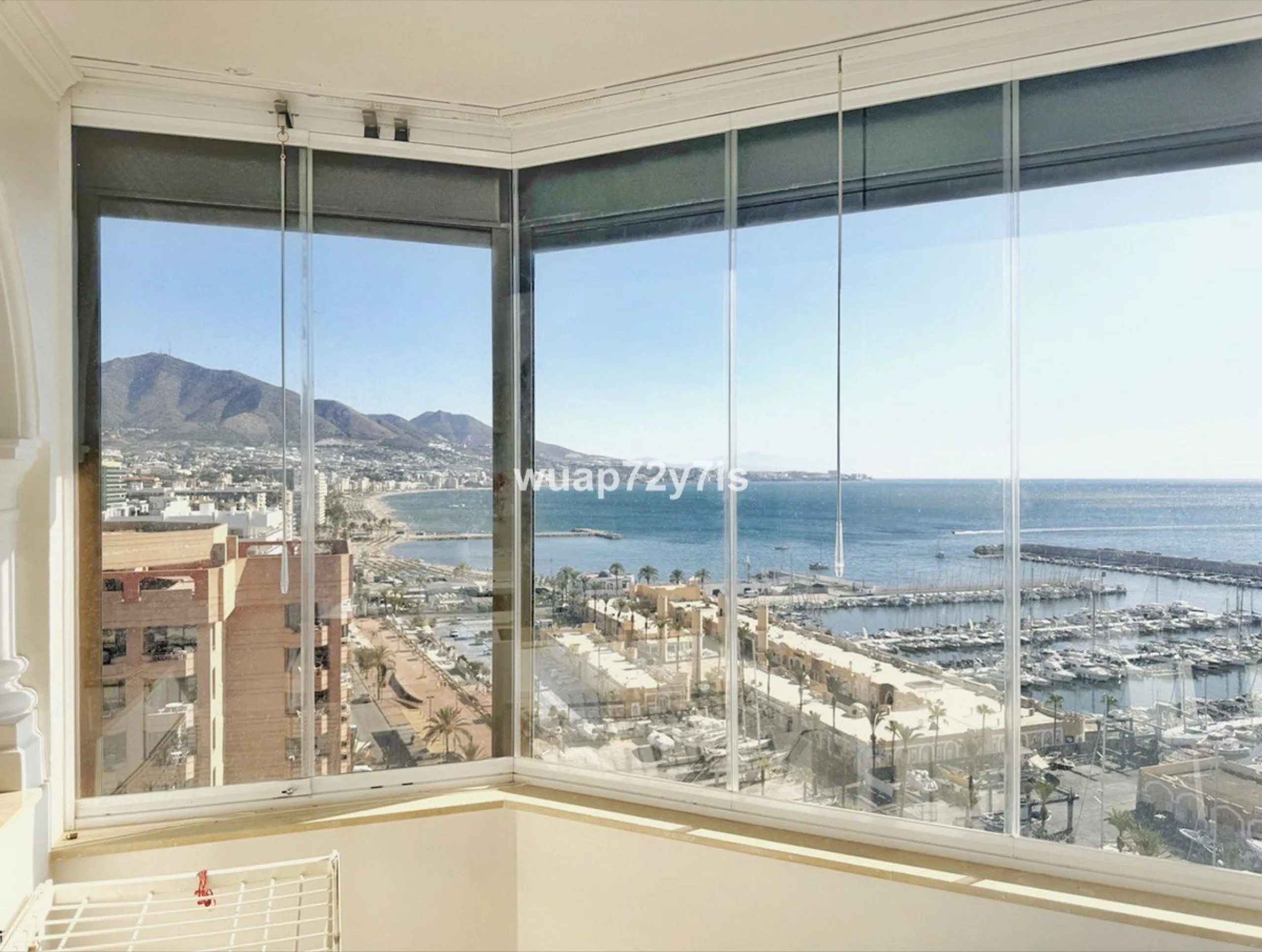 Panoramic Seafront Living: Modern Apartment in the Heart of Fuengirola