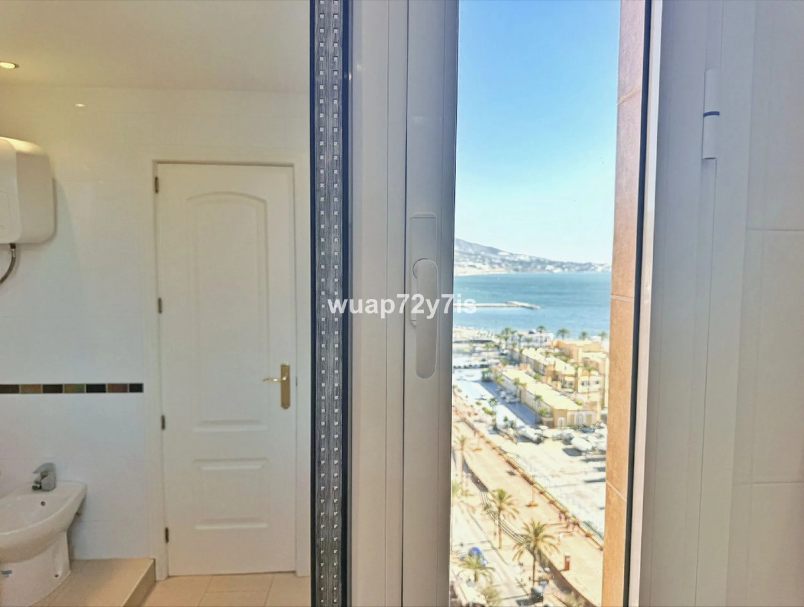 Panoramic Seafront Living: Modern Apartment in the Heart of Fuengirola