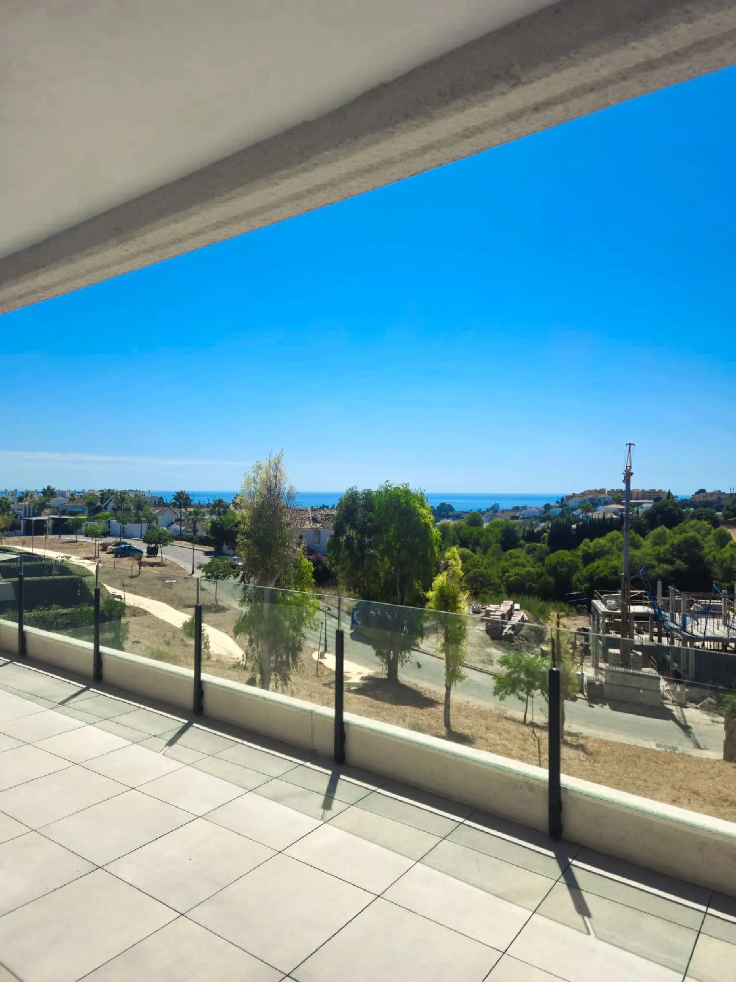 Middle Apartment in Oasis 325 Phase II, Estepona