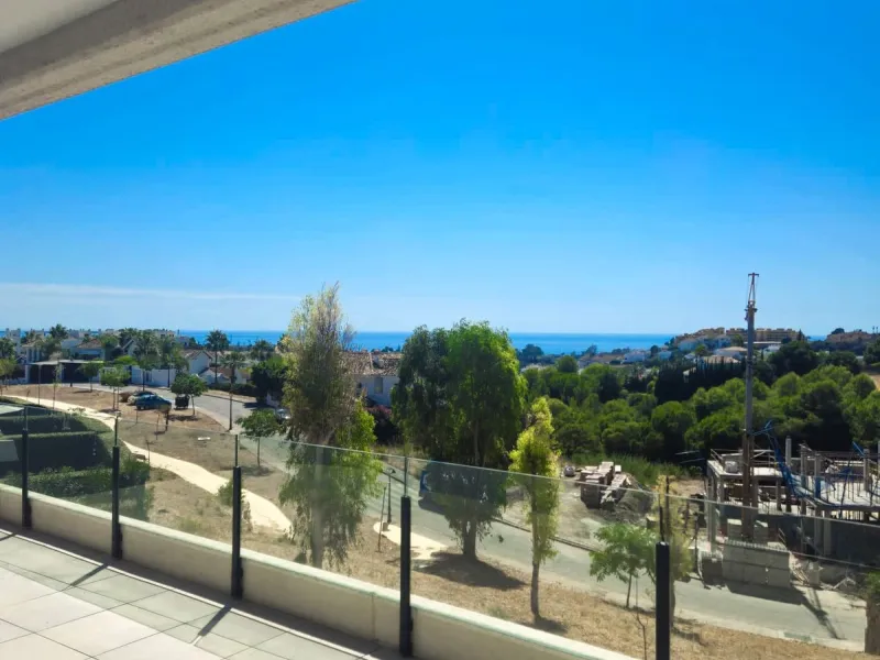 Middle Apartment in Oasis 325 Phase II, Estepona