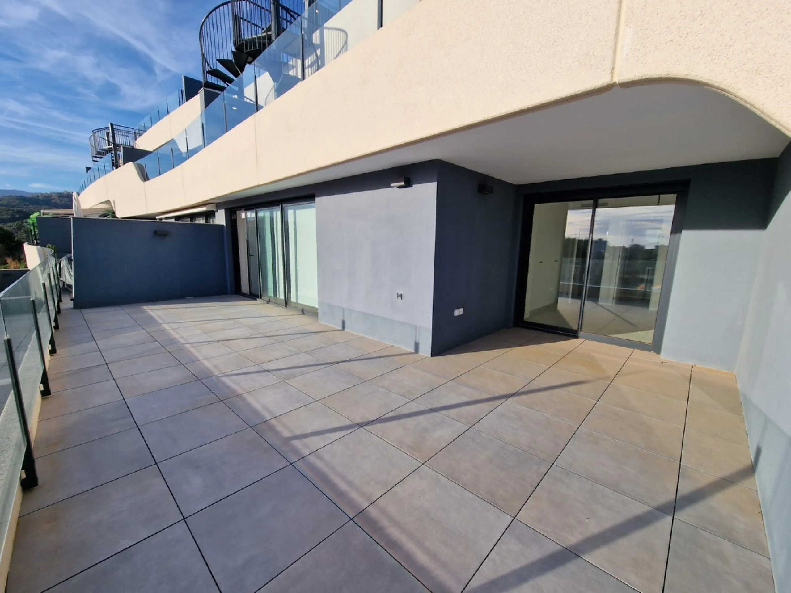 Middle Apartment in Oasis 325 Phase II, Estepona