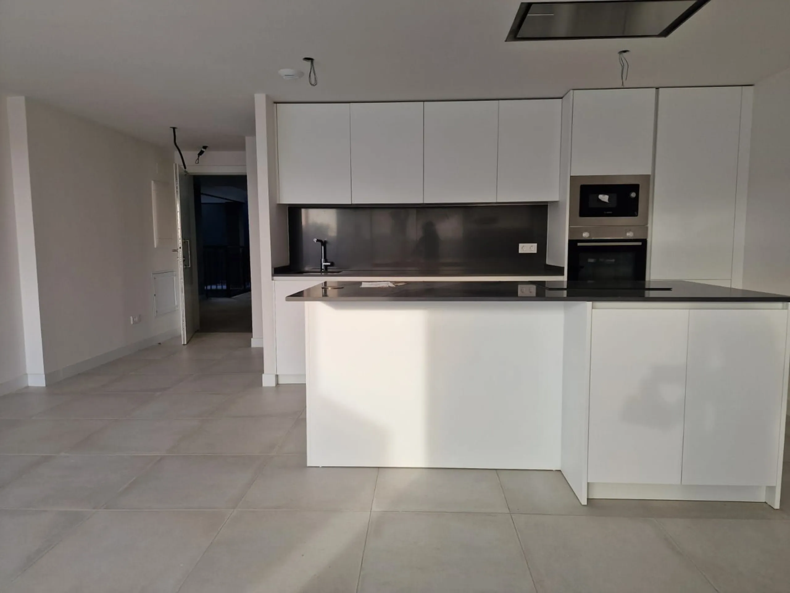 Middle Apartment in Oasis 325 Phase II, Estepona
