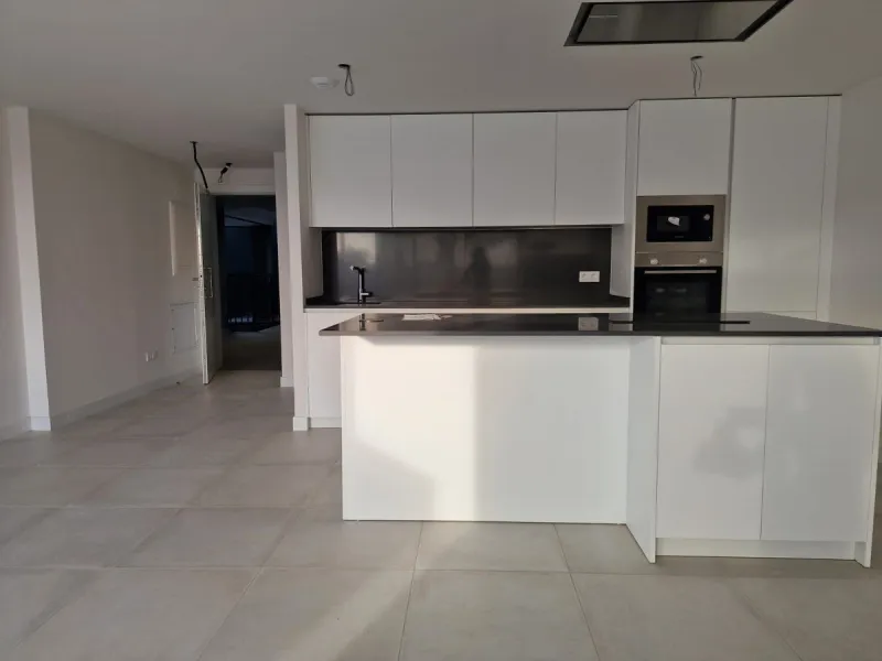Middle Apartment in Oasis 325 Phase II, Estepona