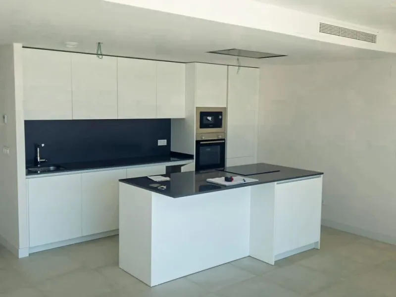 Middle Apartment in Oasis 325 Phase II, Estepona