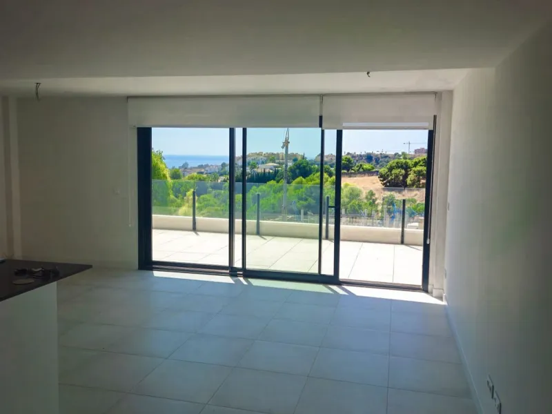 Middle Apartment in Oasis 325 Phase II, Estepona