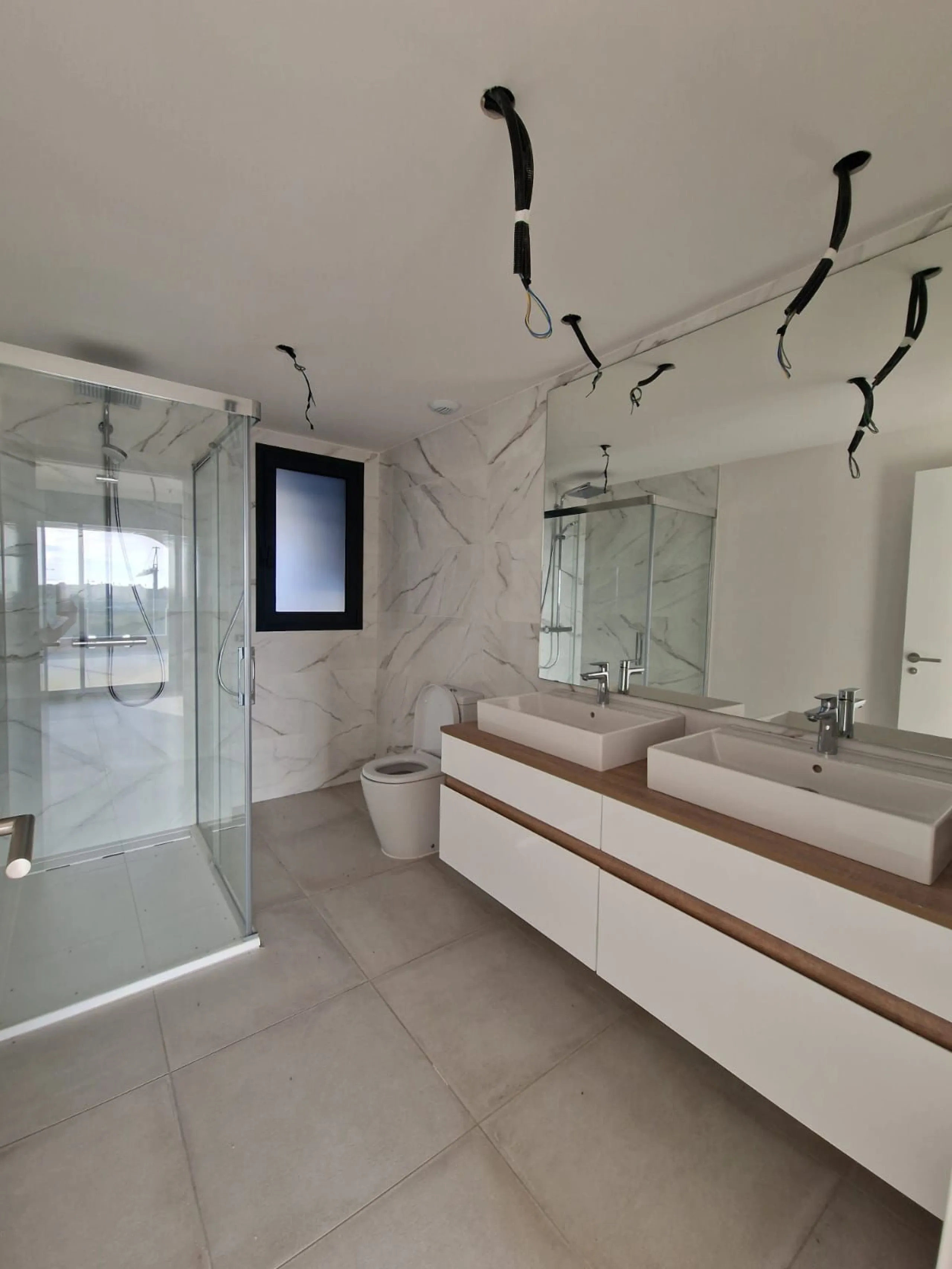 Middle Apartment in Oasis 325 Phase II, Estepona