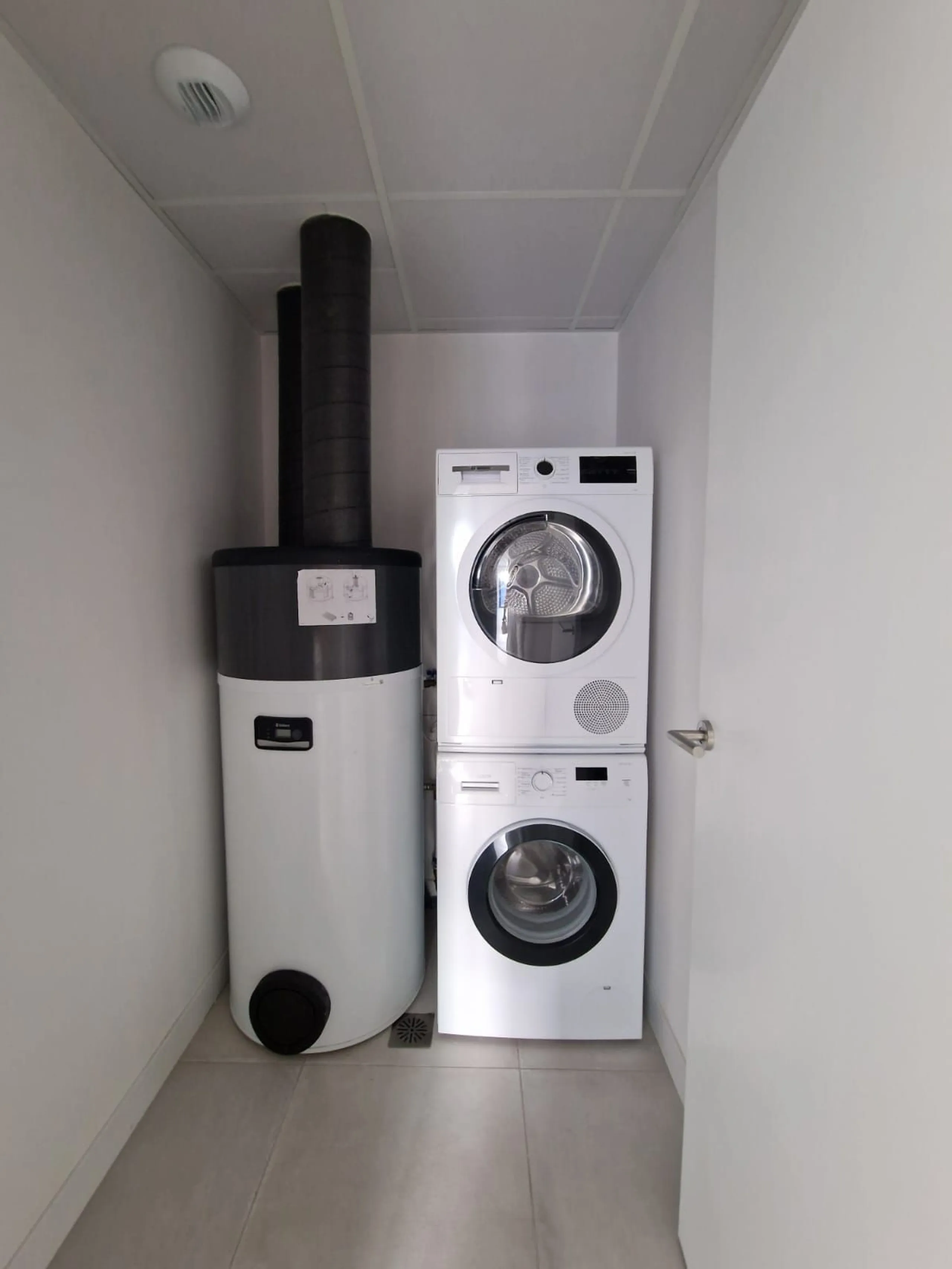 Middle Apartment in Oasis 325 Phase II, Estepona
