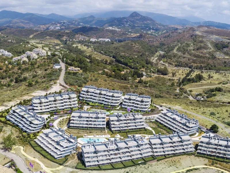 Middle Apartment in Oasis 325 Phase II, Estepona