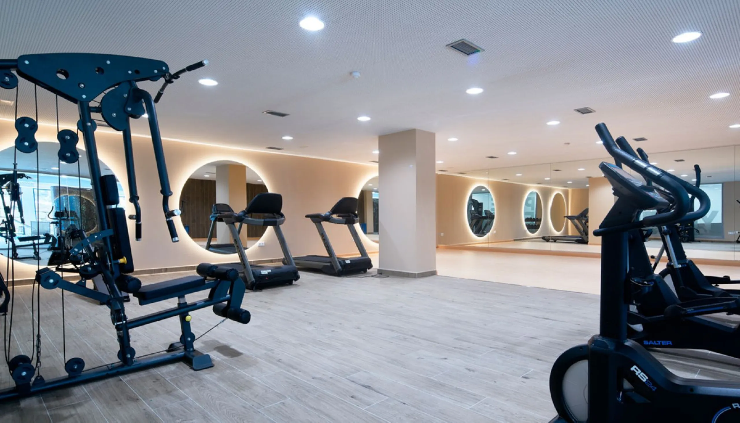 Middle Apartment in Oasis 325 Phase II, Estepona