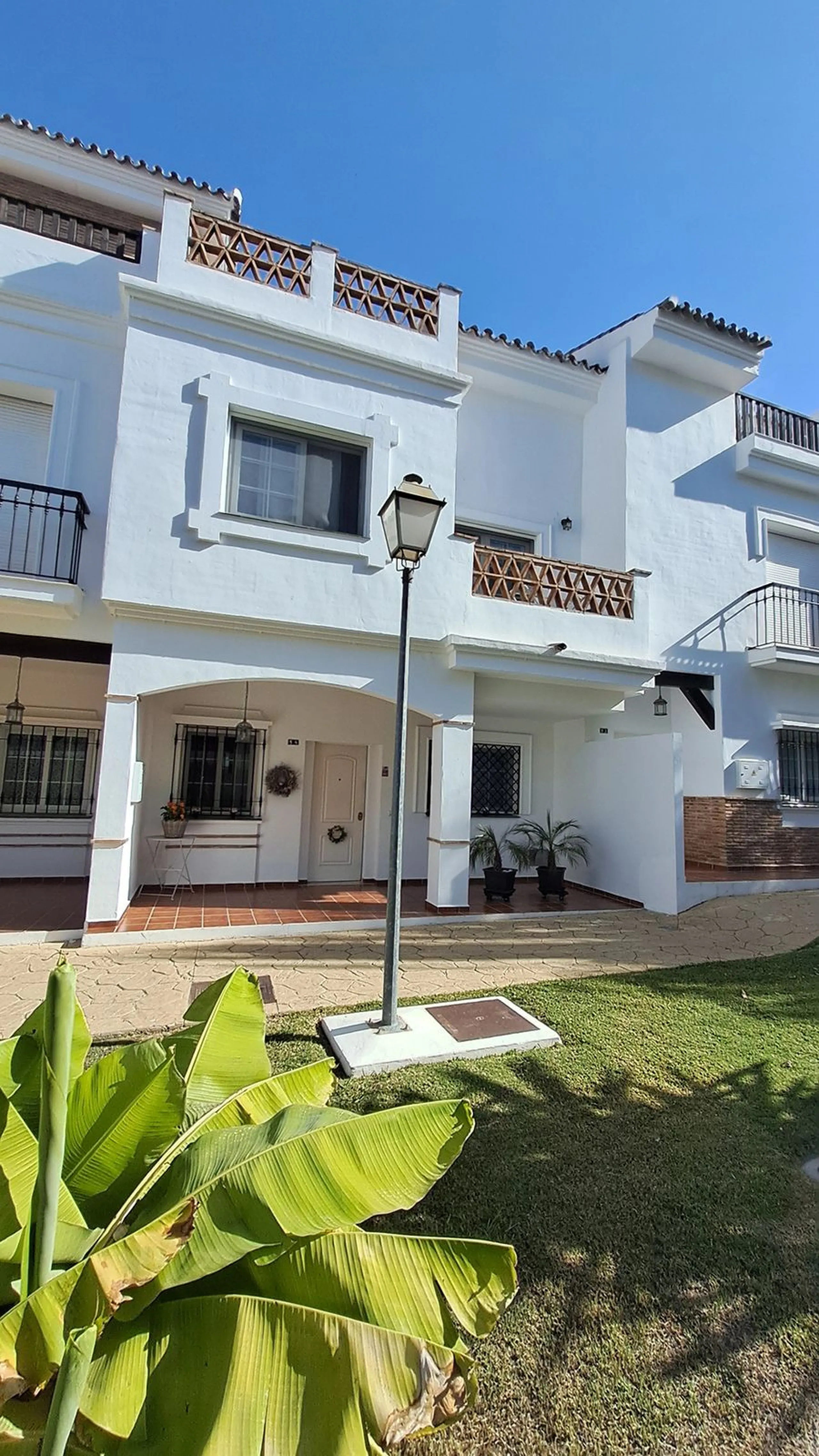 This amazing house is located on one of the most beautiful golf courses on the Costa del Sol, Lauro Golf.
