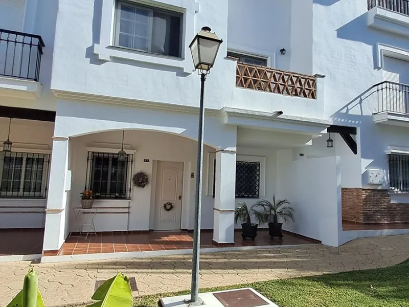 This amazing house is located on one of the most beautiful golf courses on the Costa del Sol, Lauro Golf.