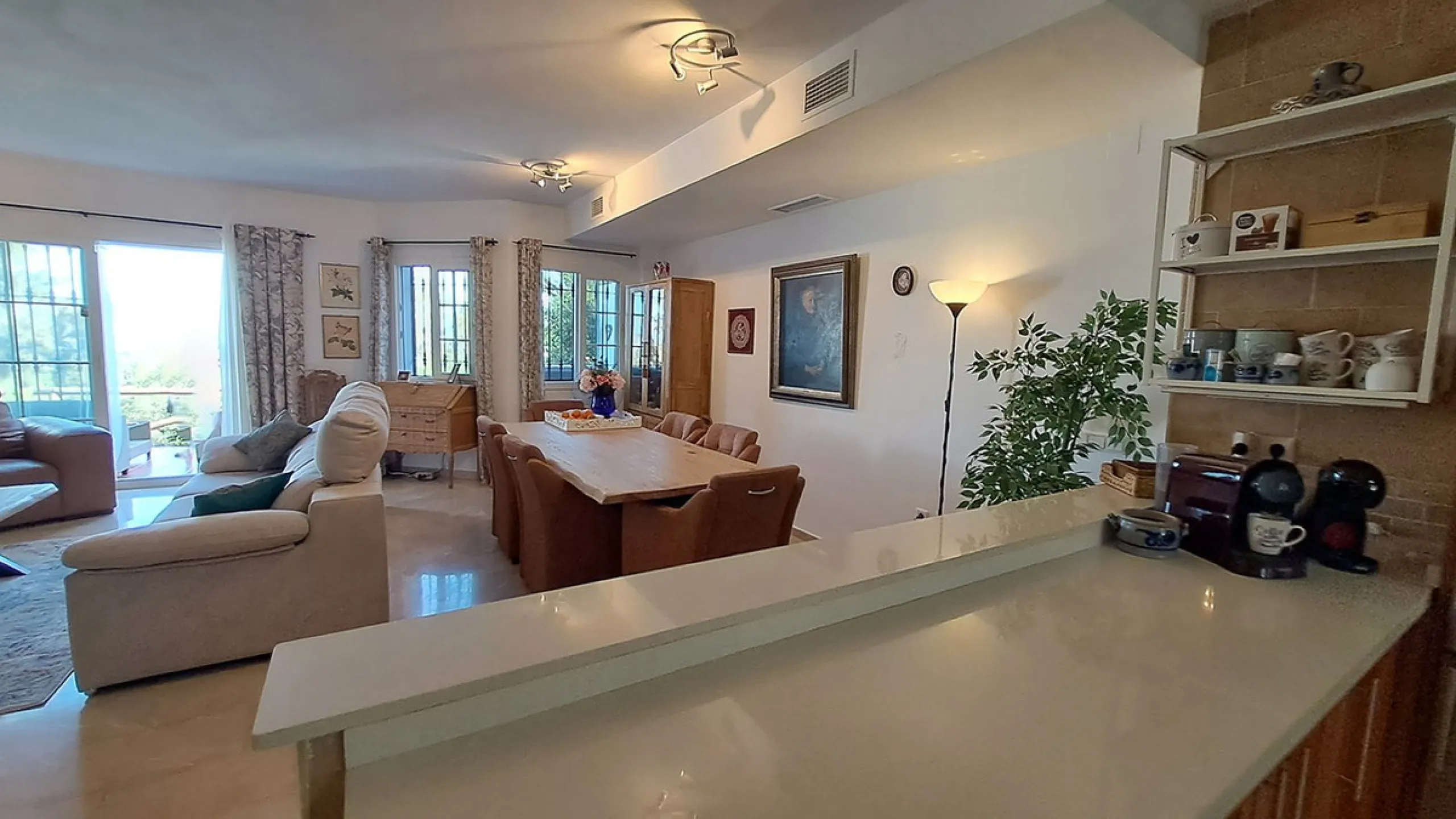 This amazing house is located on one of the most beautiful golf courses on the Costa del Sol, Lauro Golf.